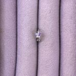 Lila Kanat Kelebek – Sallantılı Zirkon Mini Piercing (Çelik)