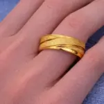 Simli Şerit Detaylı Altın Renk Yüzük (19 Beden)