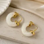 Gold Detaylı Beyaz Mermer Desenli Halka Kadın Küpe