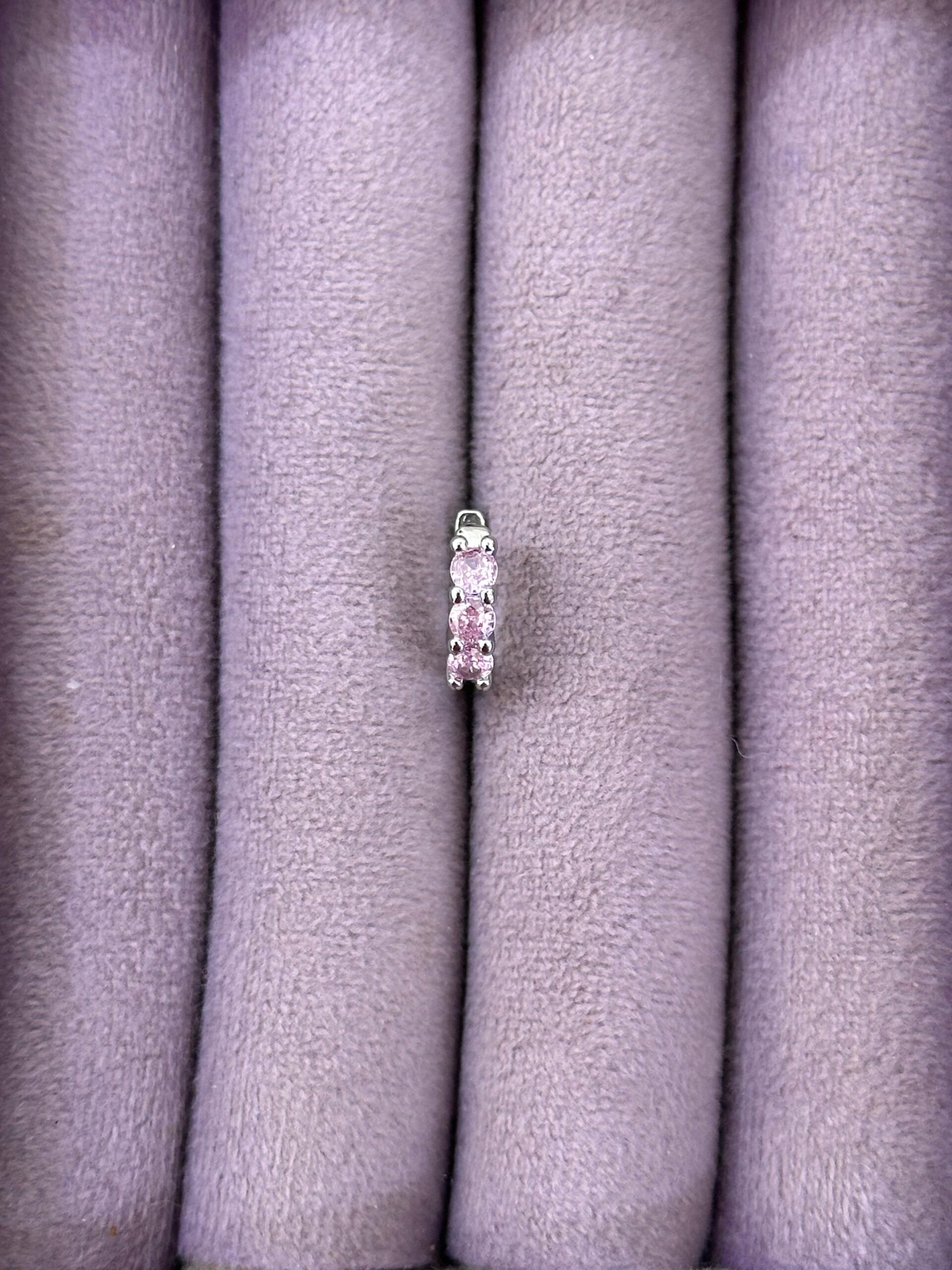 20fa0dbd-fa39-4782-bf68-e29bedcdf997.jpg Pembe Dizi – 4 Taşlı Zirkon Charm/Sallantı (Çelik) - Görsel 1