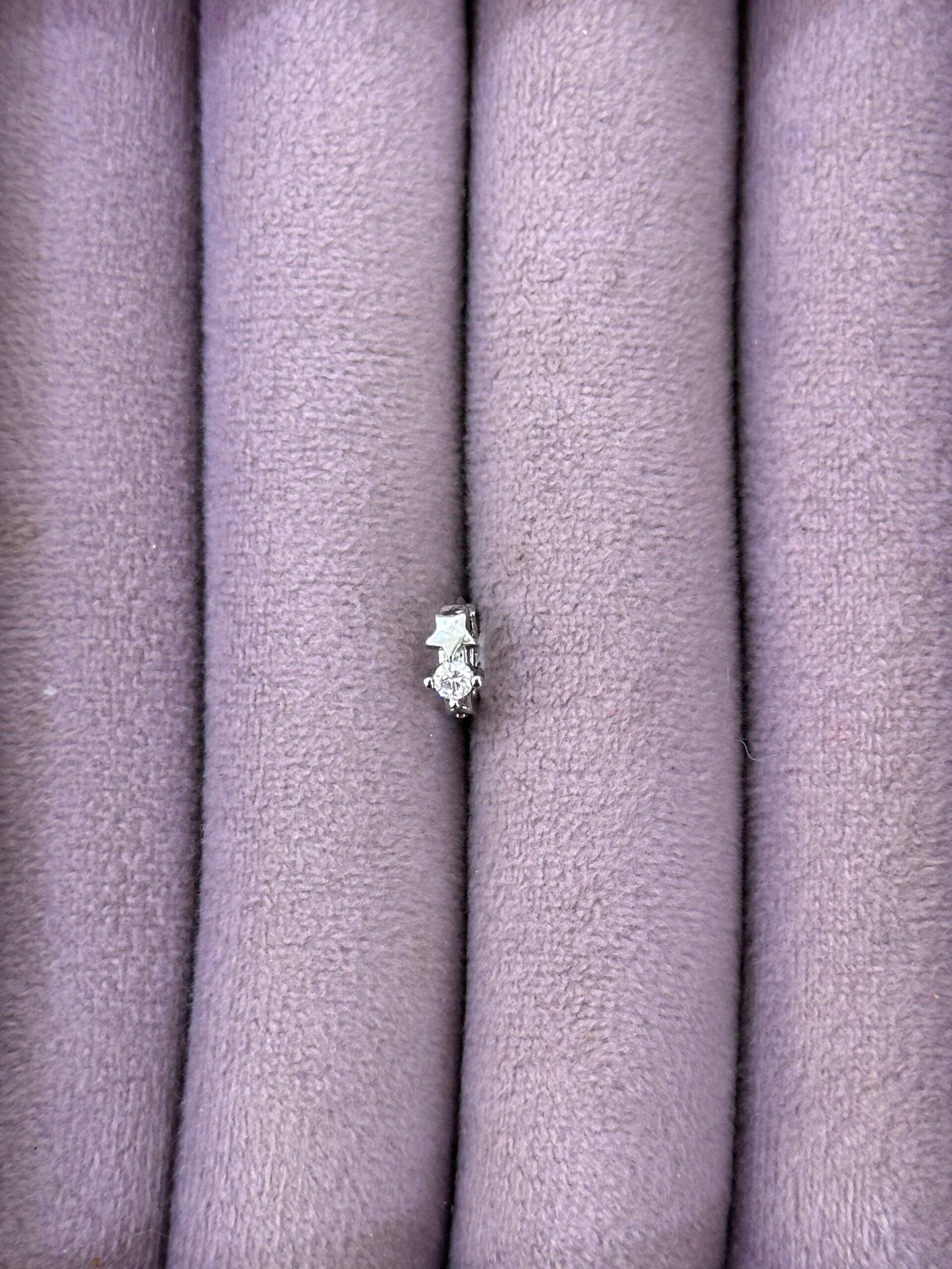 293f0415-5913-46ec-999e-ec848cb5221a.jpg Yaprak Akış – Kademeli Marquise Zirkon Mini Piercing (Çelik) - Görsel 1