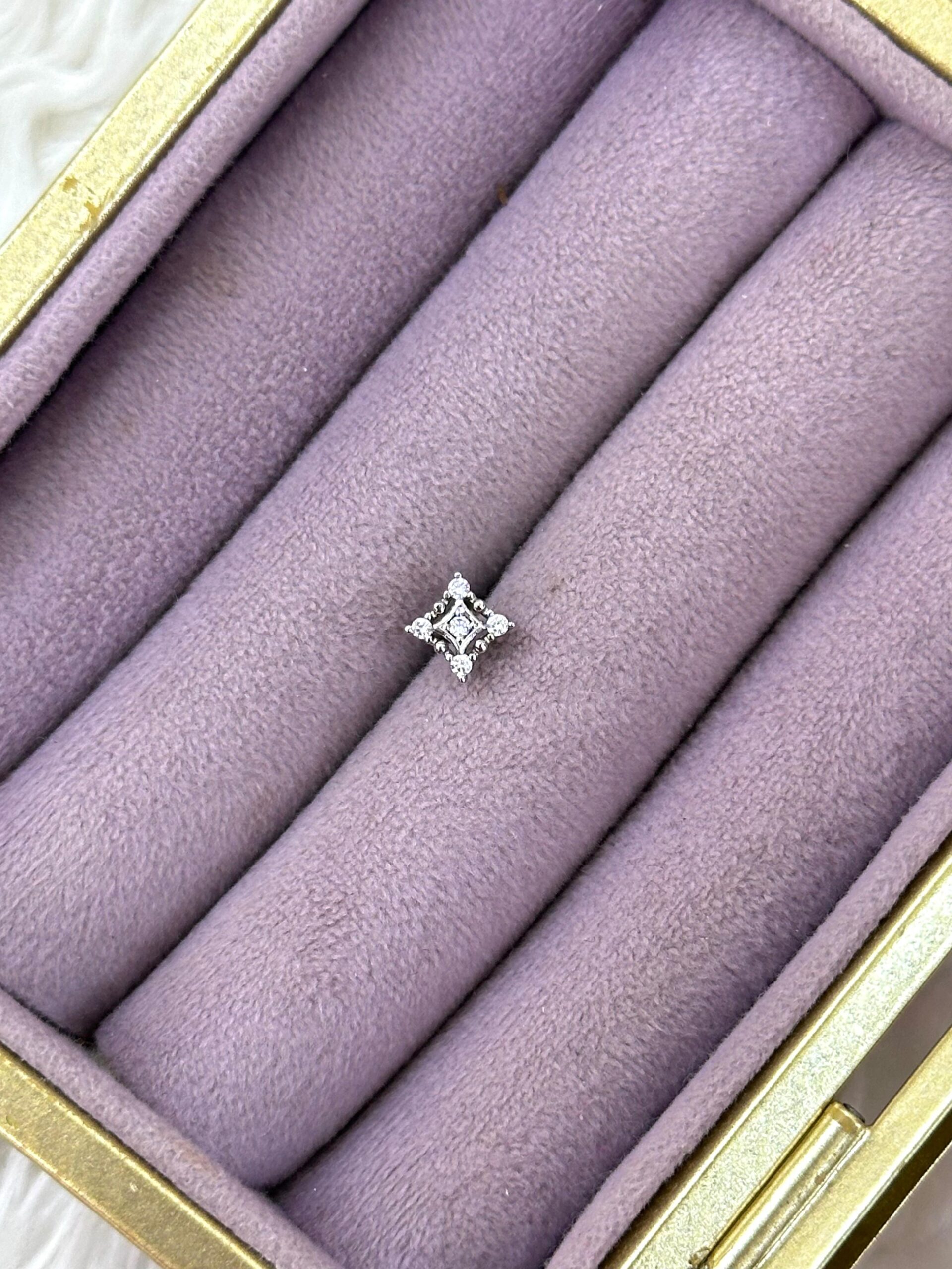 34360b62-472d-452c-9e17-a3486ca6f882.jpg Prenses Yıldız Zirkon Çelik Piercing - Görsel 1