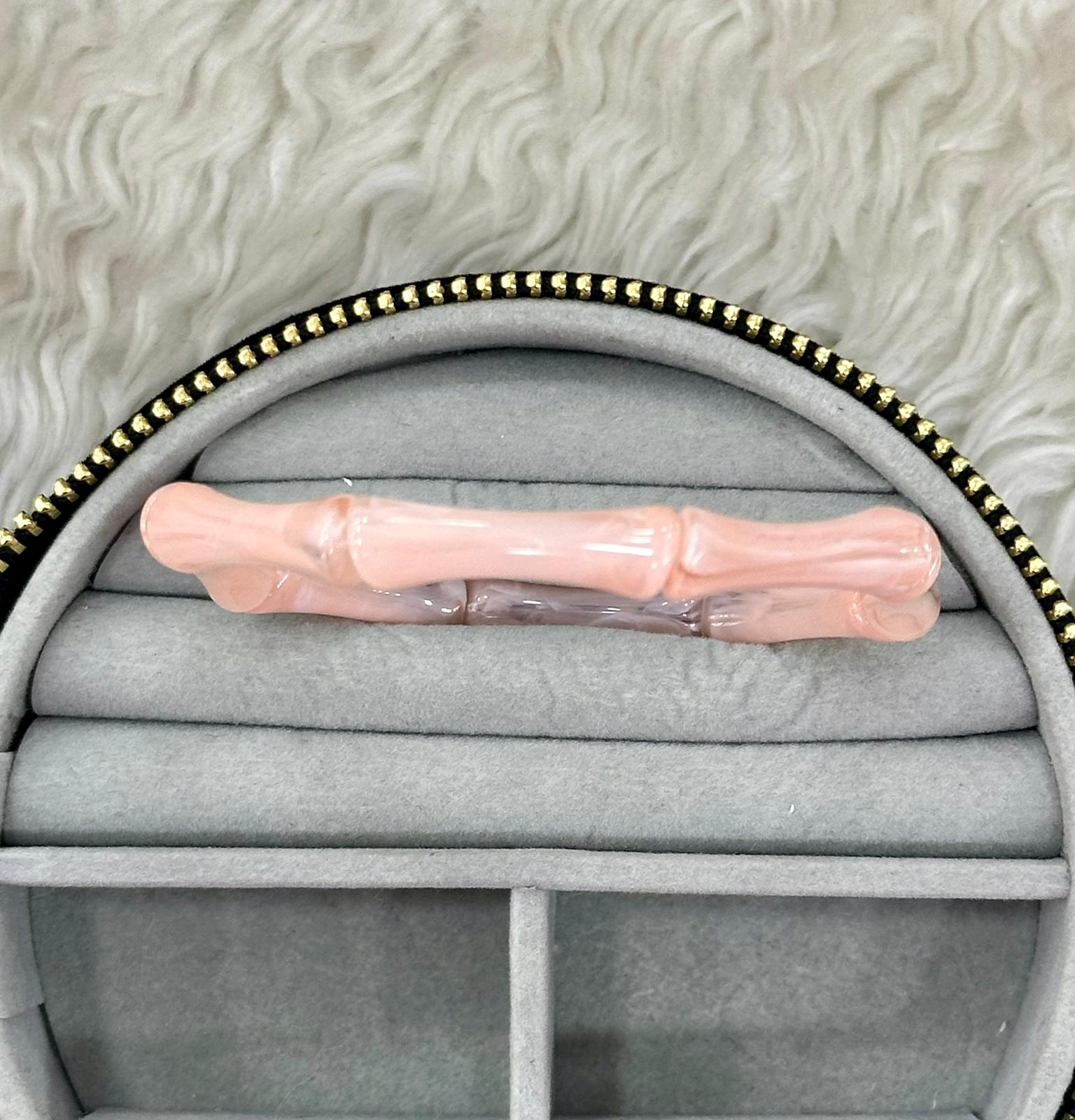 35fc6359-9139-497f-a5dd-4697359e3dba.jpg Açık Pembe Detaylı Bileklik - Görsel 1