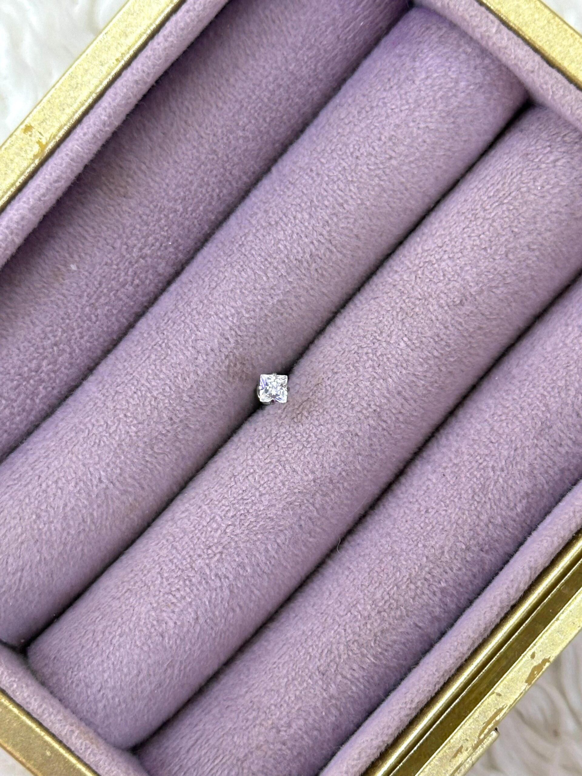 5226d2ab-b290-44a3-b3d2-6419f7ed79a3.jpg Mini Aura Tektaş – Zirkon Stud Piercing (Çelik) - Görsel 1