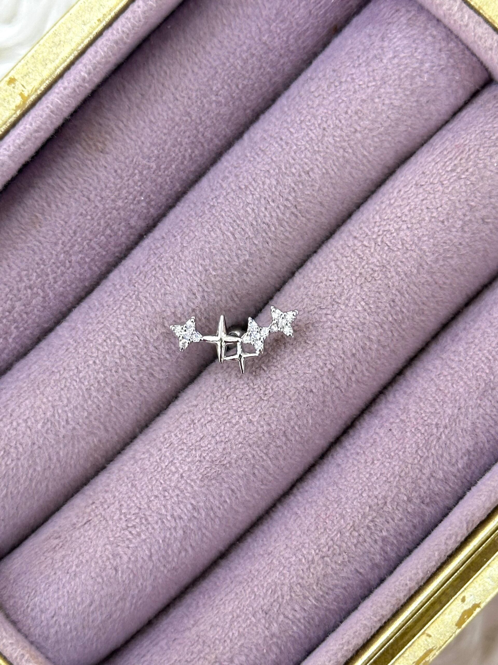 60f29a24-fd63-4379-bb9a-026ddac82834.jpg Yıldız Dansı Zirkon Taşlı Çelik Piercing - Görsel 1