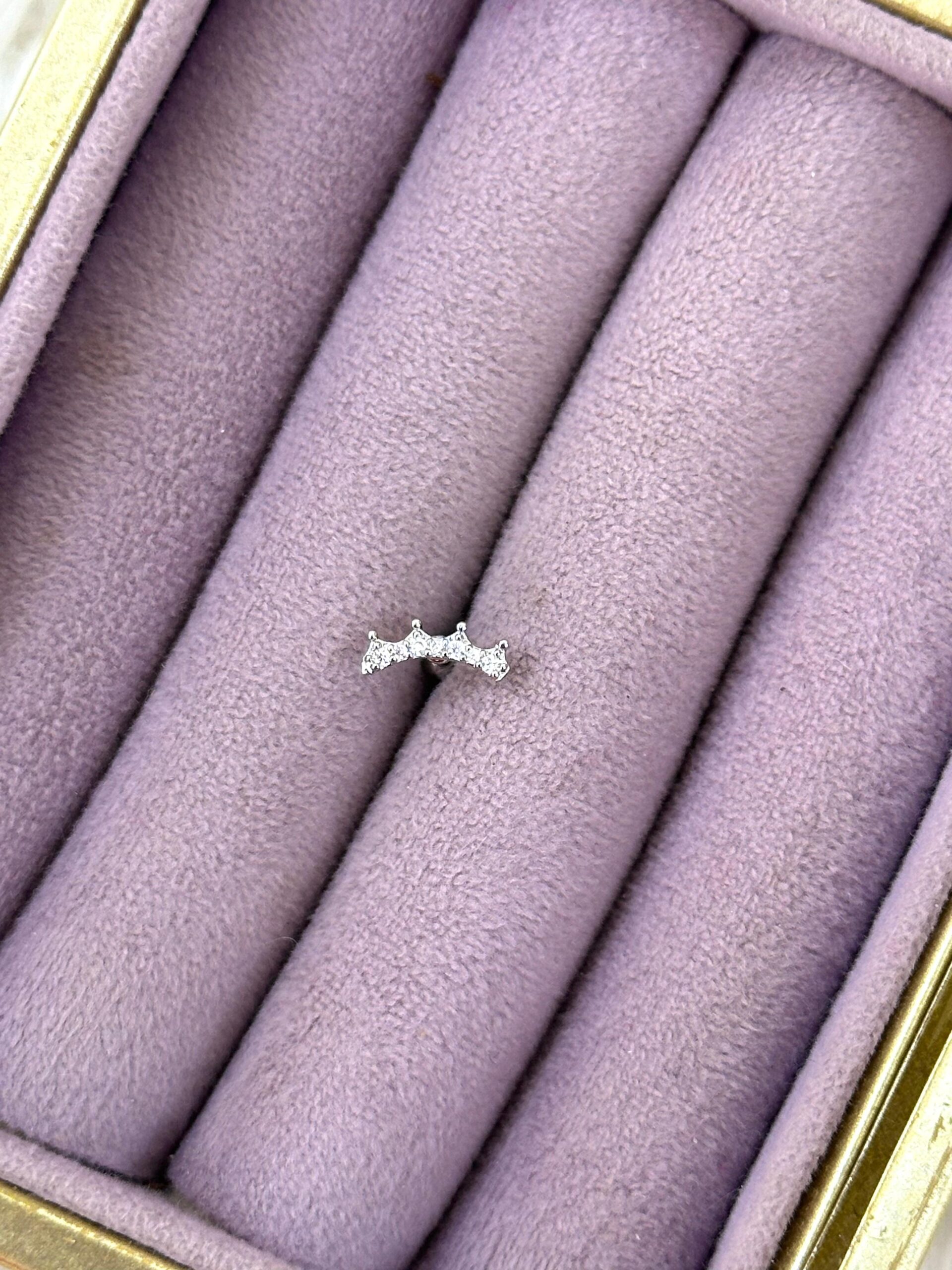 694026b9-3f67-462d-9deb-a8efb5778952.jpg Gülümse Kavis – Zirkon Beştaş Mini Piercing - Görsel 1