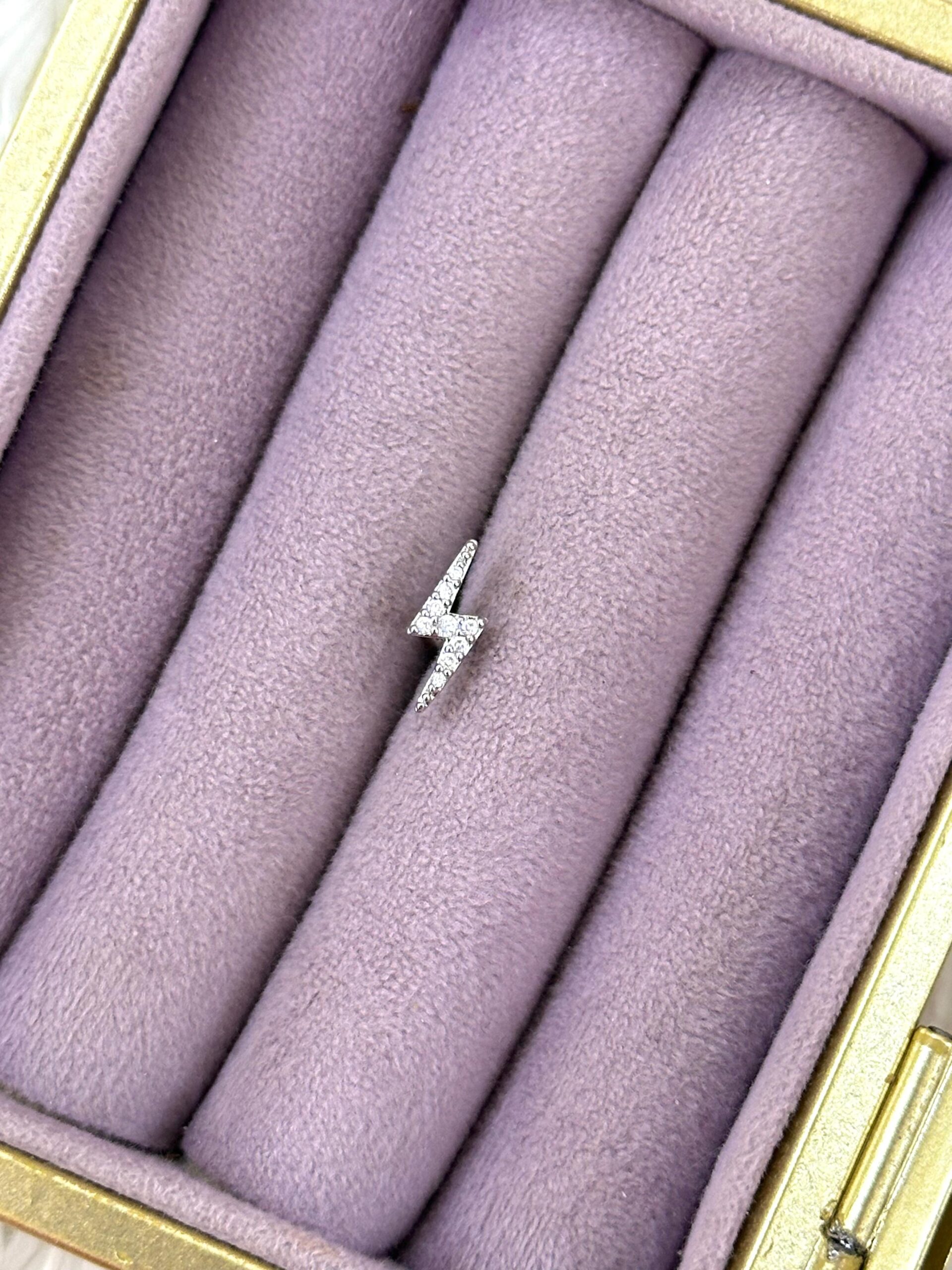 697f8d56-7285-48a1-9f15-19e3c68c9d1b.jpg Şimşek Işıltı – Zirkon Zigzag Mini PiercinG - Görsel 1
