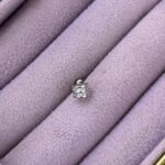 Üç Sıra Işıltı – Mini Halka (Huggie) Piercing