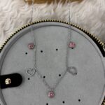 💗 Kalp Figürlü Pembe Taş Detaylı Kolye