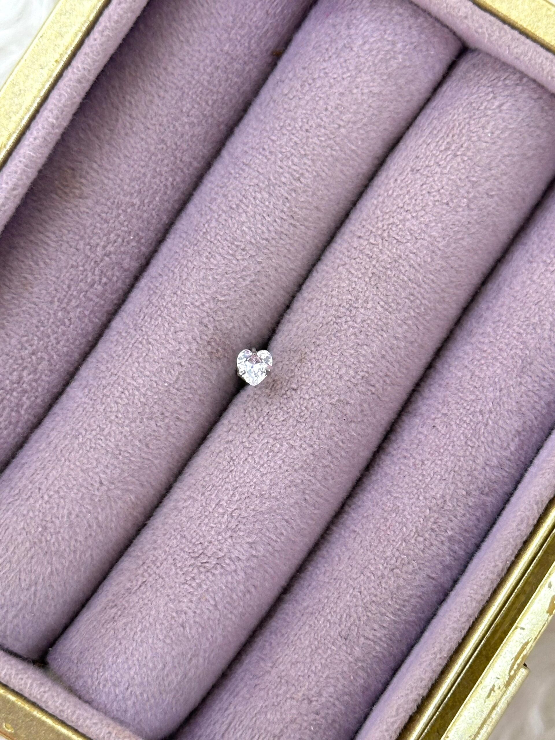 8f3387d0-22a0-4ac8-908d-33d657dc4d65.jpg Kalp Işıltı – Kalp Kesim Tektaş Zirkon Mini Piercing (Çelik) - Görsel 1