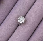 Papatya Işıltısı Damla Taşlı Çelik Piercing