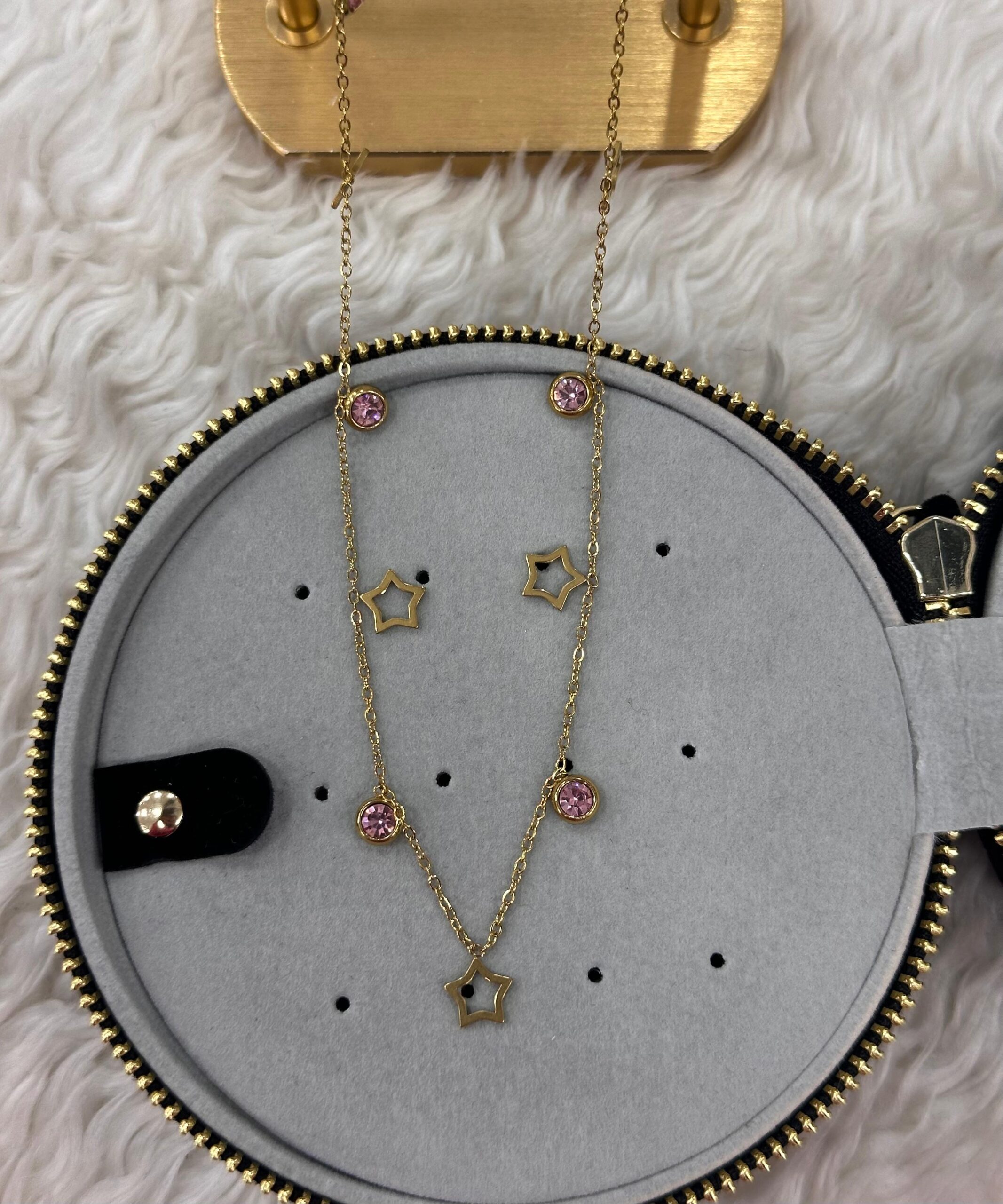 986b0294-08d0-4f8f-b8b2-15ae2430fbdb.jpg Pembe Taşlı ve Yıldız Detaylı Gold Kolye - Görsel 1