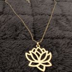 Lotus Çiçeği Kolye – Altın Renk