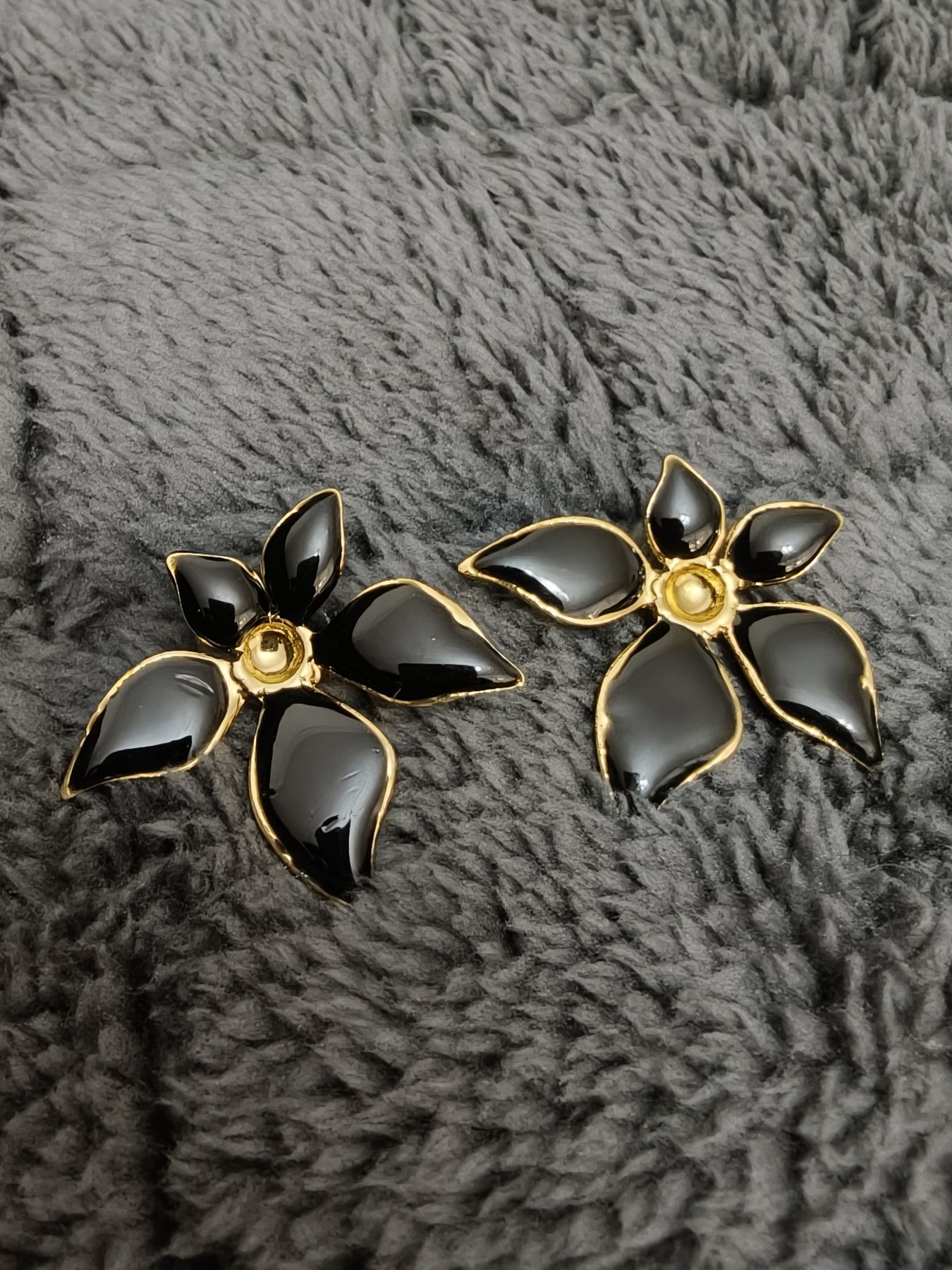 FA-KP-008-01 Siyah Çiçek Küpe - Görsel 1