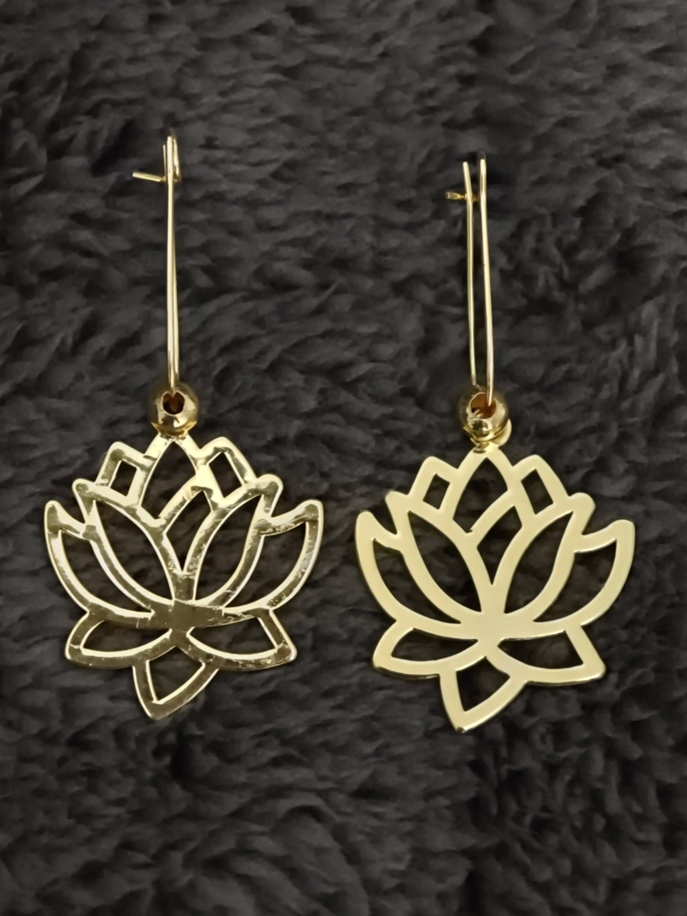 FA-KP-017-01 Lotus Çiçeği Küpe – Altın Renk - Görsel 1