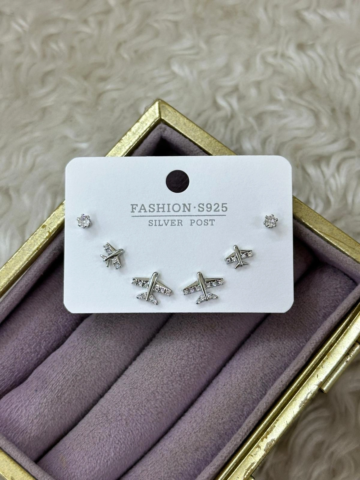 FA-KP-0476-TEMIZ-01.webp Zirkon Taşlı Uçak Figürlü Mini Küpe Seti – Silver - Görsel 1