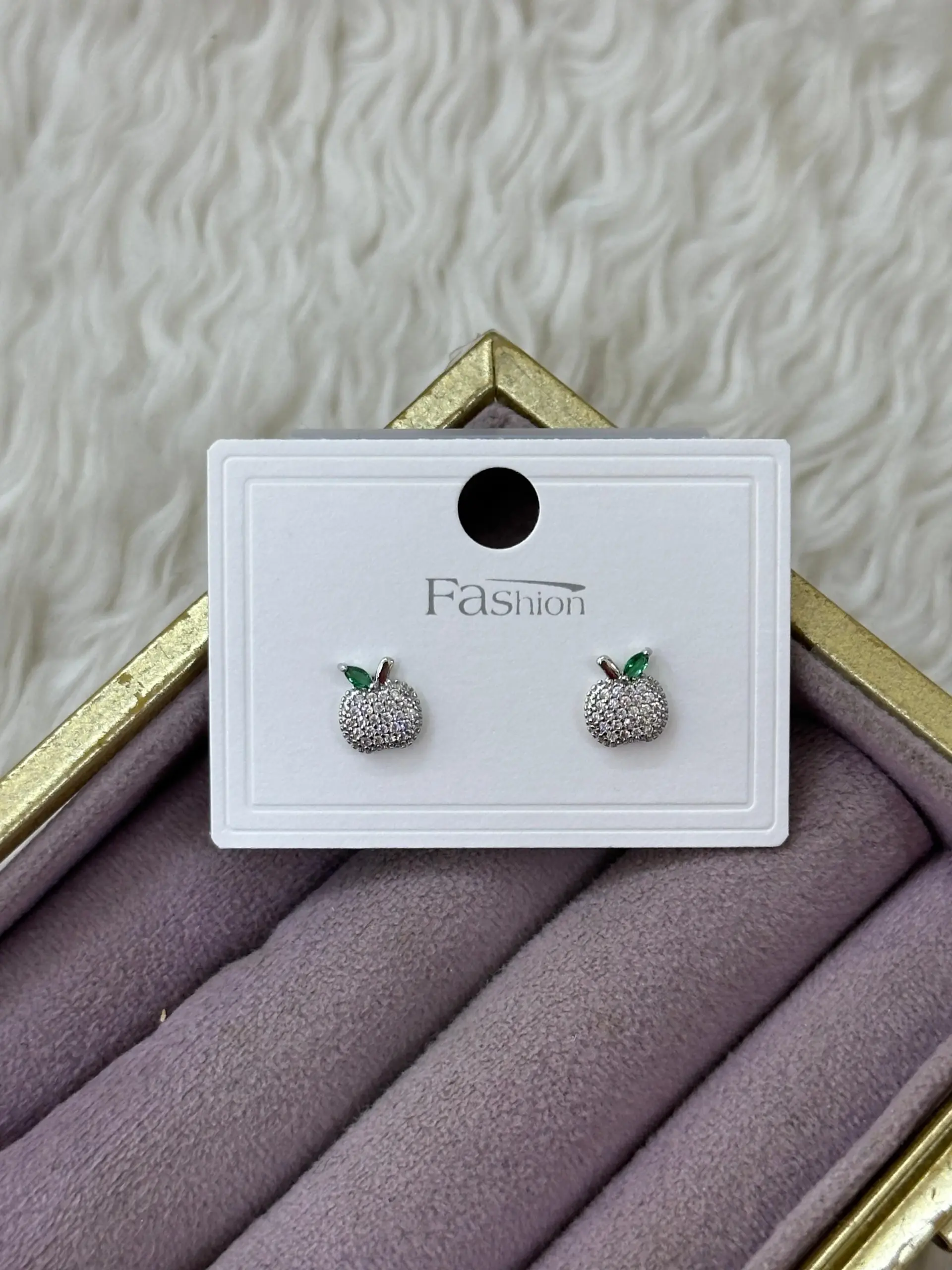 FA-KP-0485-TEMIZ-01.webp IŞILTILI ELMA FİGÜRLÜ KÜPE - Görsel 1