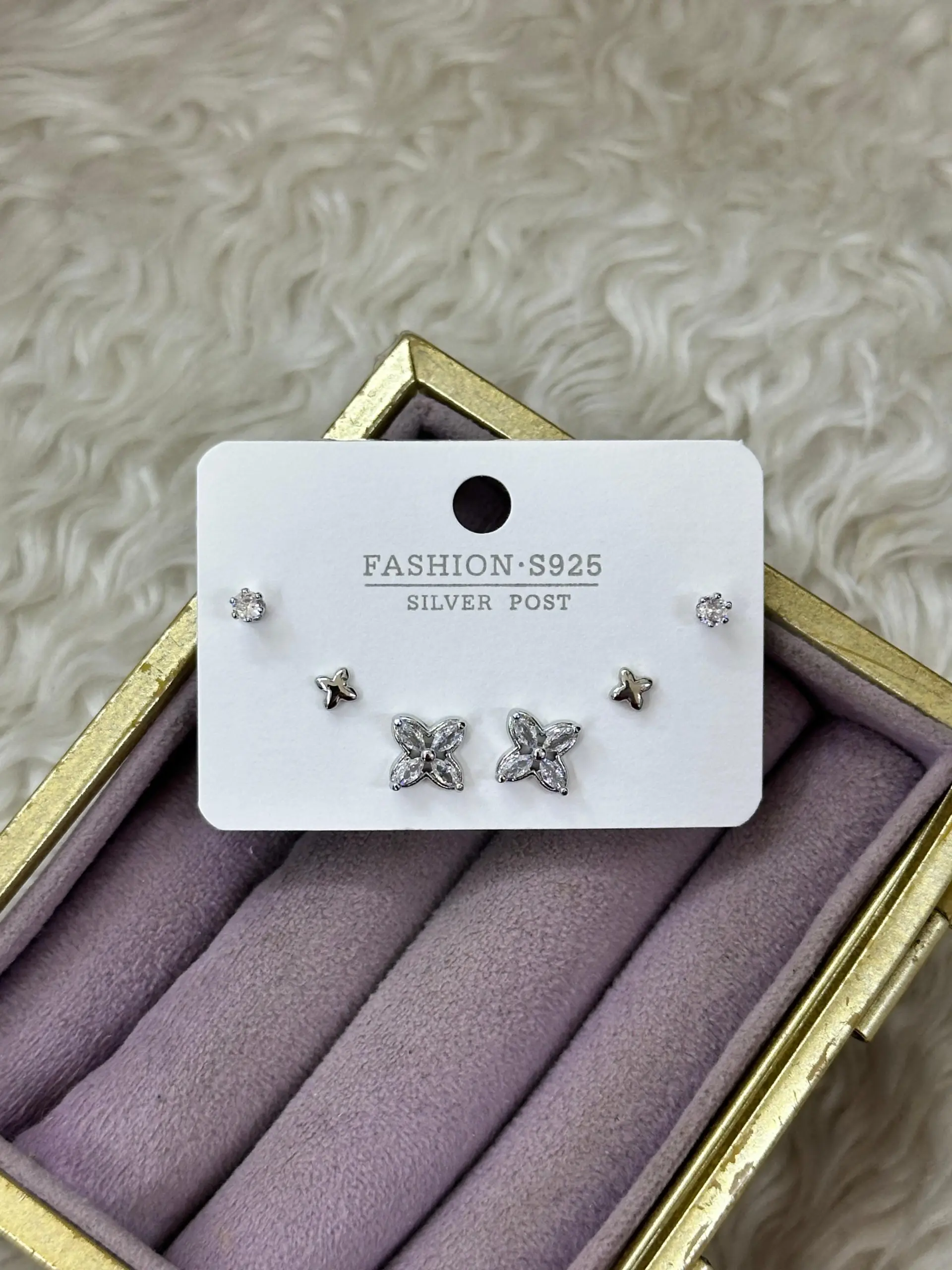 FA-KP-0939-TEMIZ-01.webp Çiçek Formlu Taşlı Mini Küpe Seti - Görsel 1