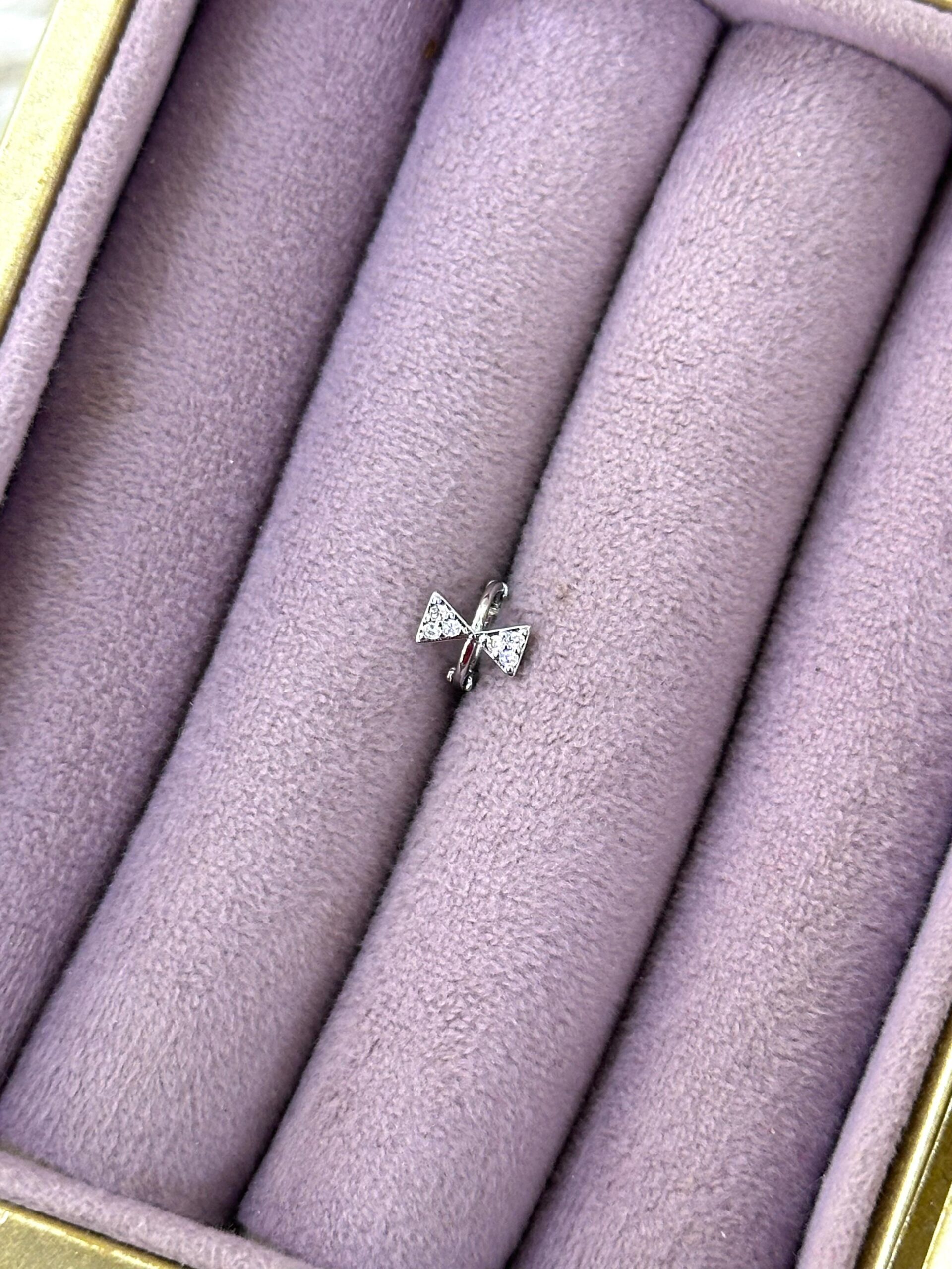 a16caf94-871d-4cb5-8350-460a05ba501e.jpg Kurdele Işıltısı Mini Zirkon Çelik Piercing - Görsel 1
