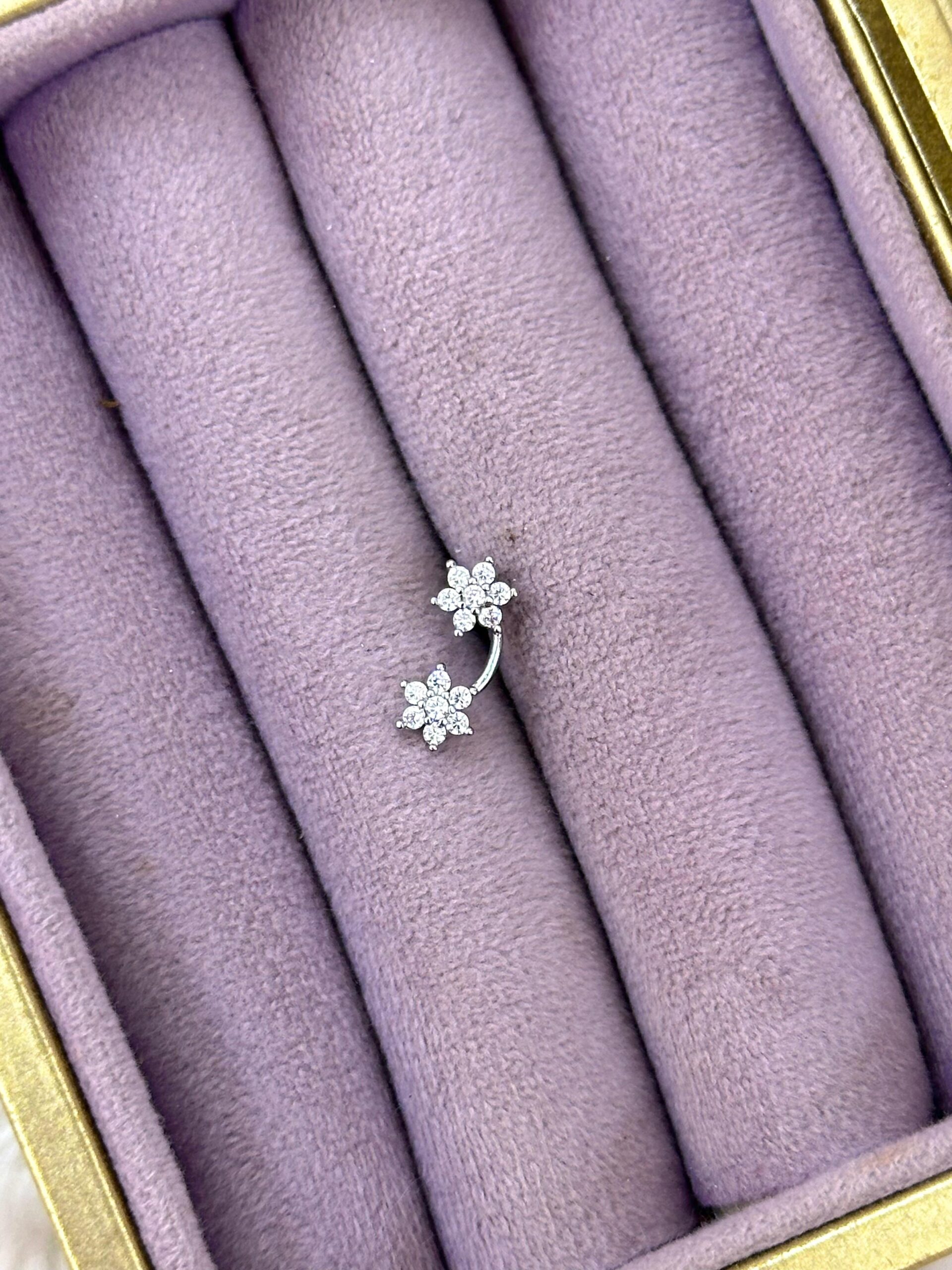 ab165045-db8f-456b-b666-ef16689a6132.jpg İkili Çiçek Kavis Çelik Piercing - Görsel 1