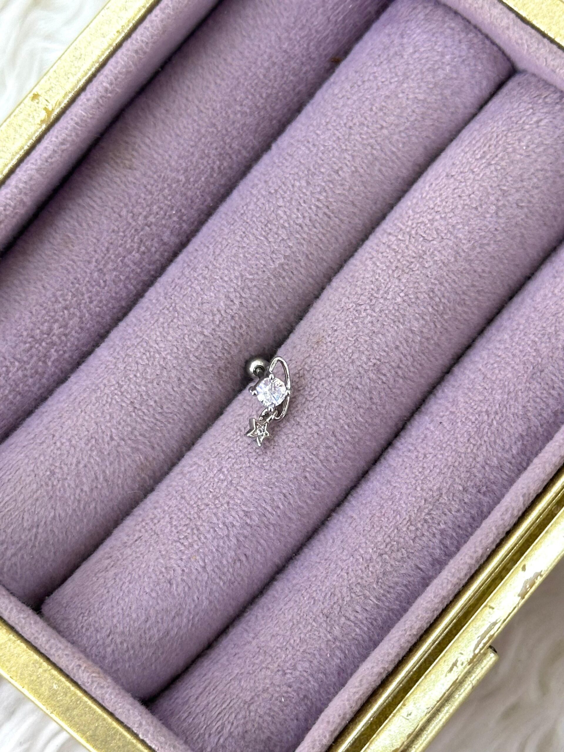 cadf2db6-66e1-414d-82c5-d2aa6bdf4301.jpg Galaksi Satürn – Yıldızlı Zirkon Piercing - Görsel 1