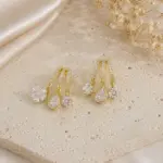 Gold Renk Üçlü Çiçek ve Damla Taş Sallantılı Küpe - Görsel 2