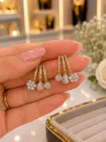 Gold Renk Üçlü Çiçek ve Damla Taş Sallantılı Küpe