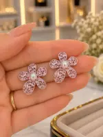İnci Detaylı Pembe Çiçek Figürlü Küpe