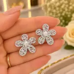 İnci Detaylı Çiçek Tasarım Küpe
