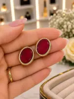 Kırmızı Taş Detaylı Oval Gold Renk Küpe