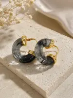 Gold Detaylı Füme Halkalı Kadın Küpe