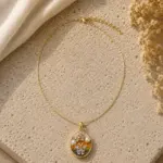 Gold Renk Oval Çiçek Figürlü Kolye - Görsel 3