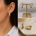 Beyaz Kırmızı Çiçek Desenli Gold Halka Küpe - Görsel 4