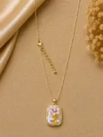 Gold Renk Mor Çiçek Figürlü Sedef Görünümlü Dikdörtgen Kolye - Görsel 3