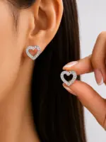 Silver Renk Açık Kalp Model Taşlı Kadın Küpe