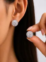Silver Renk Güneş Işıltısı Model Baget Taşlı Kadın Küpe