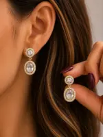 Gold Renk Oval Taşlı Sallantılı Kadın Küpe