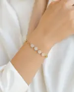 Çiçek Formlu Taşlı Gold Bileklik - Görsel 2