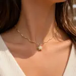 Zirkon Taşlı Yıldız Figürlü Gold Renk Zincir Kolye
