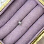 Şimşek Işıltı — Zirkon Taşlı Mini Çelik Piercing (Gümüş)