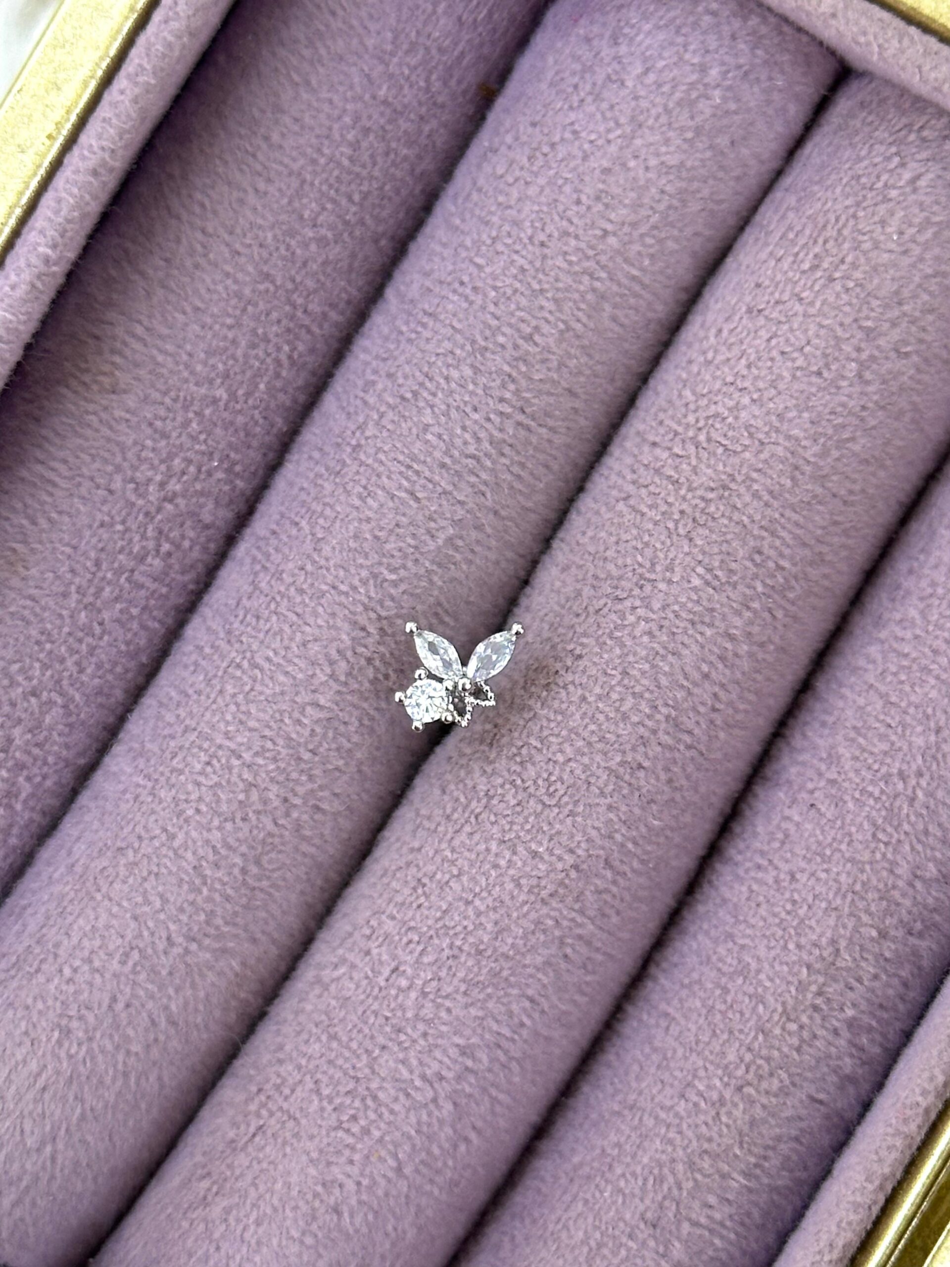 f2d5bd57-59a0-44a0-8f48-957364d8a8d1.jpg Kelebek Parıltı – Çelik Zirkon Mini Piercing - Görsel 1
