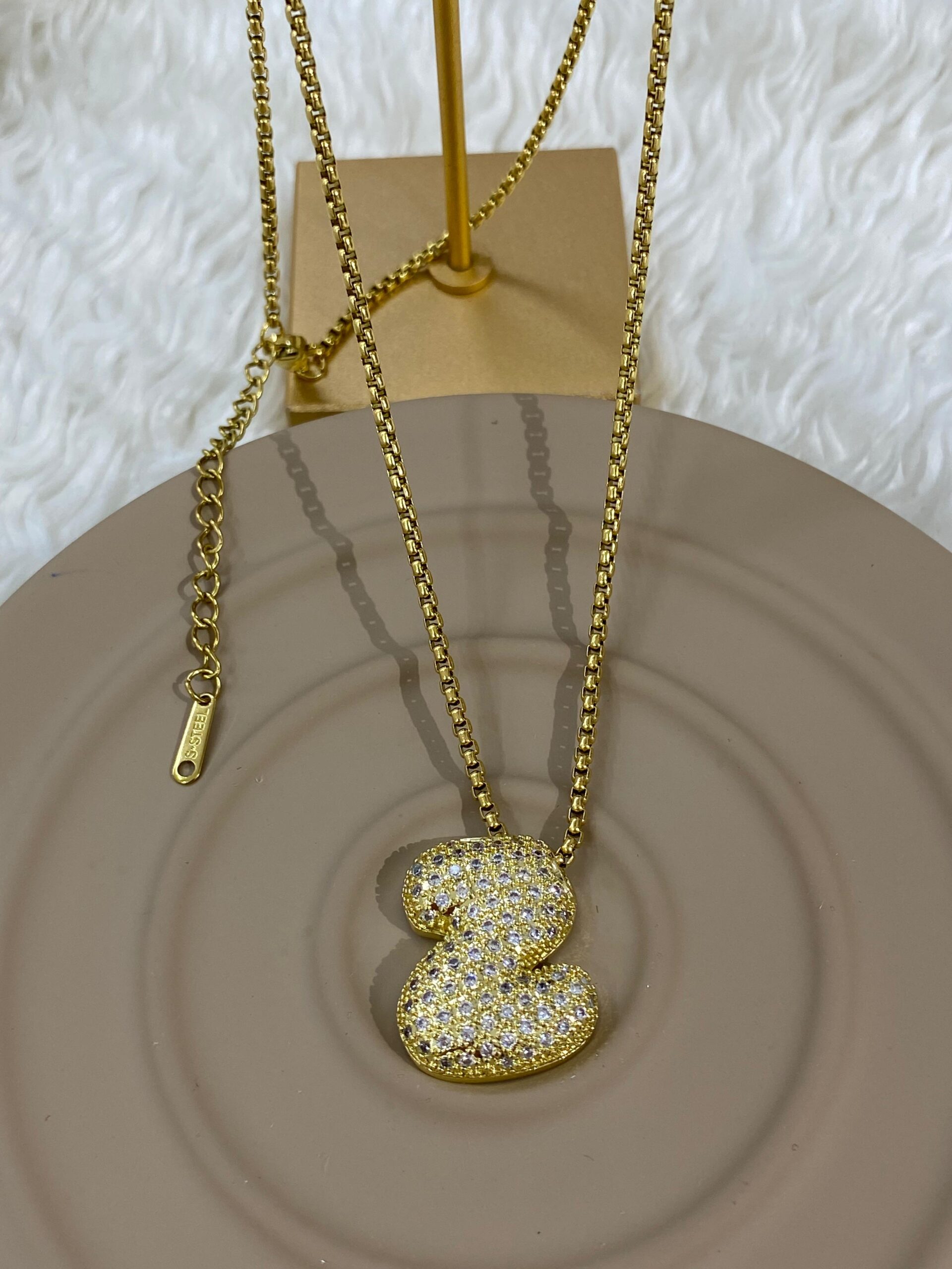 whatsapp-image-2024-10-18-at-12-16.jpg Çelik Gold Z Harf Kolye - Görsel 1
