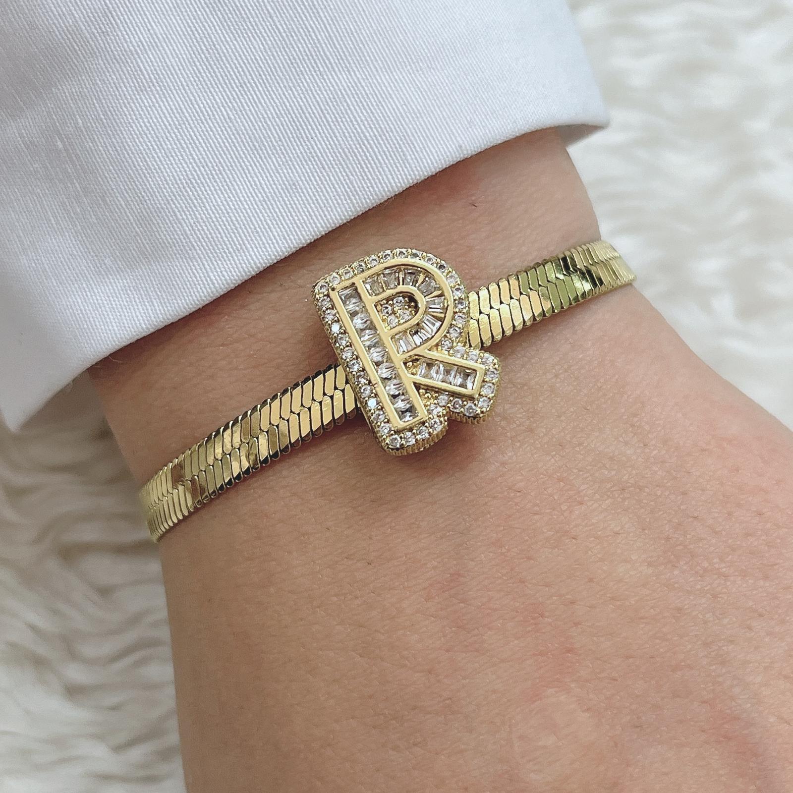whatsapp-image-2024-10-25-at-11-1.jpg Çelik Gold R Harf Bileklik - Görsel 1