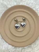 Gümüş Renkli Kalp Figürlü Çelik Küpe - Görsel 2