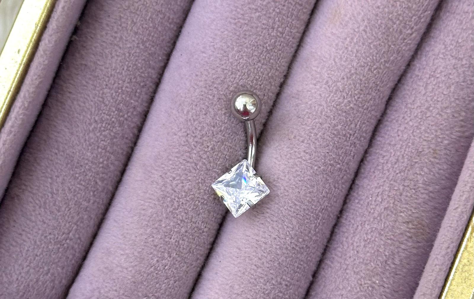 whatsapp-image-2025-09-04-at-10-10.jpg Prenses Işıltı Çelik Göbek Piercing - Görsel 1