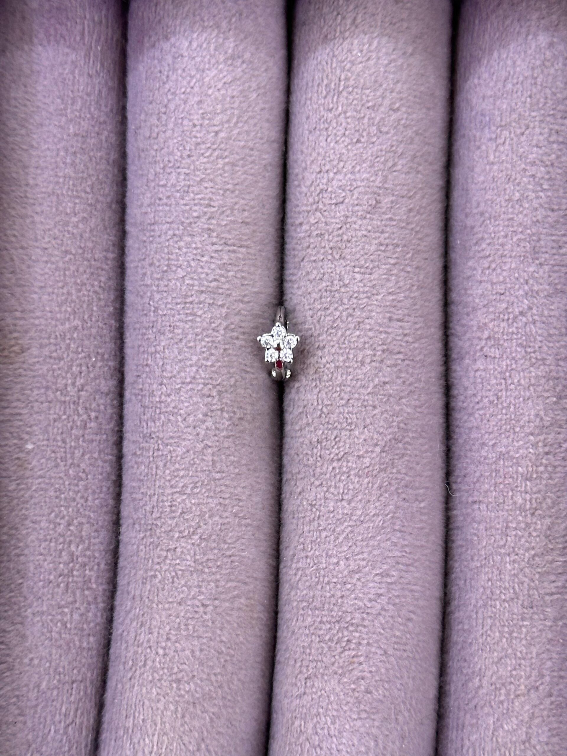 whatsapp-image-2025-09-04-at-14-8.jpg Zirkon Taşlı Çiçek Piercing - Görsel 1