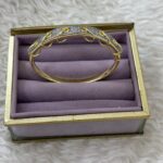 Gold Işıltı, Benzersiz Duruş
