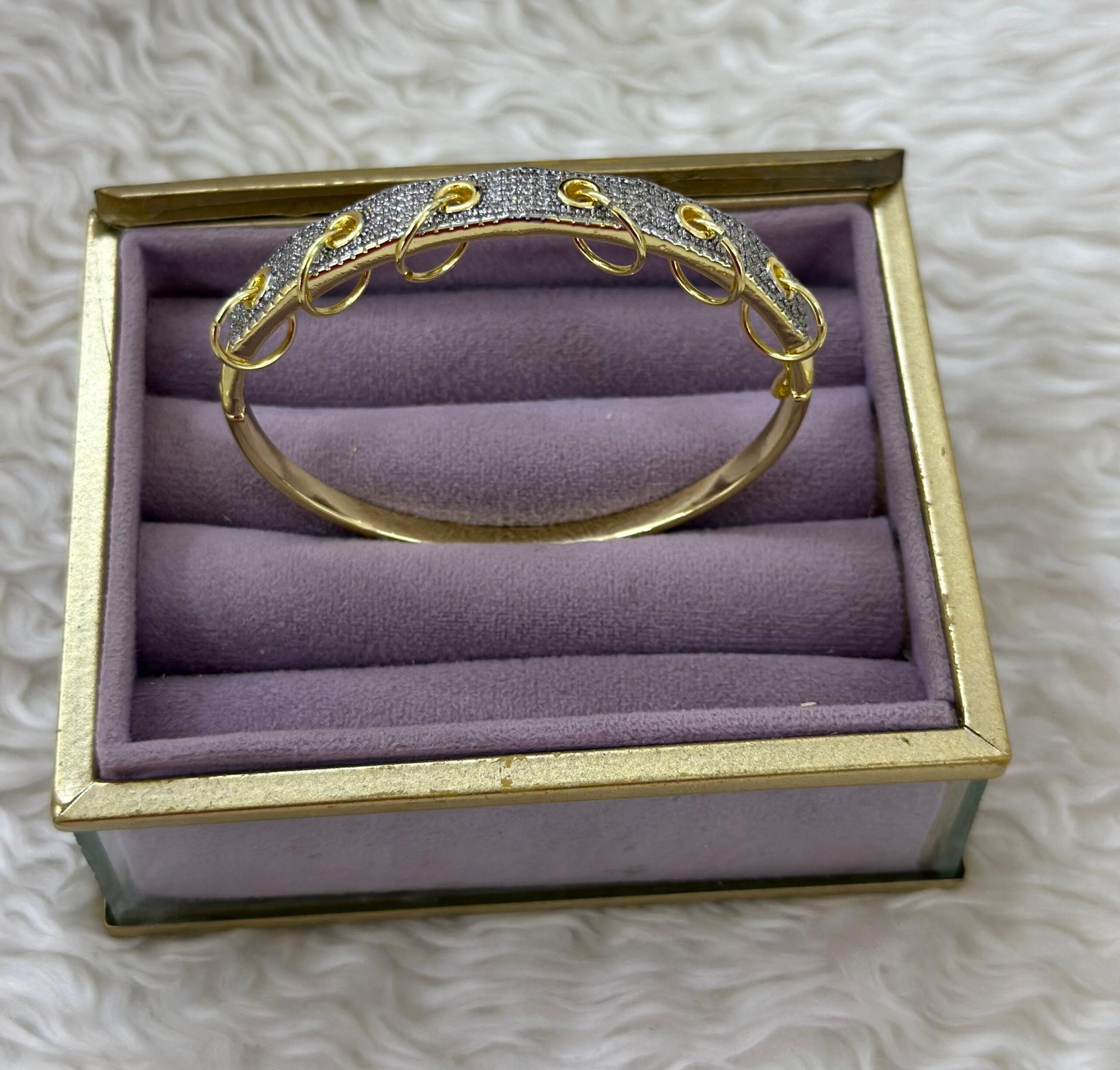 whatsapp-image-2025-10-10-at-15-1.jpg Gold Işıltı, Benzersiz Duruş - Görsel 1