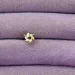 Altın Tonlu Mini Çiçek Piercing
