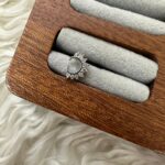 SAF VE PARLAK: TAŞLI GÜMÜŞ PIERCING